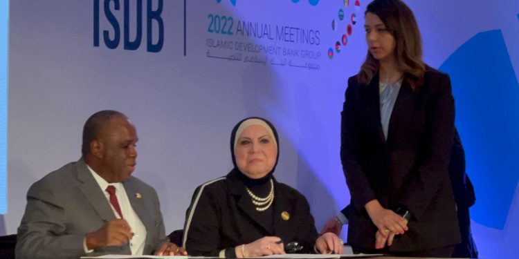 الصناعة : برنامج عمل بين الحكومة و "الإسلامية لتأمين الإستثمار" لزيادة الصادرات