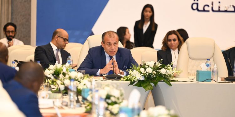 رئيس التمثيل التجارى يشارك فى مؤتمر مصر تستطيع بالصناعة