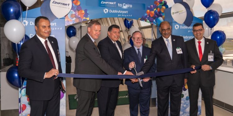 مطار دبلن يحتفل بتشغيل رحلات مصر للطيران