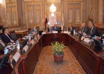 غرفة الملابس الجاهزة توقع بروتوكول تعاون مع جامعة عين شمس لدعم أنشطة البحوث والتدريب