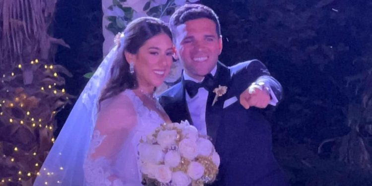 "صناع مصر" يهنئ حاتم توفيق العضو المنتدب لـ "كايرو سولار" بحفل زفافه