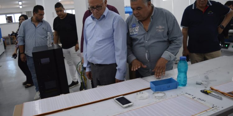 محافظ بورسعيد يتفقد مصنع باندا لإنتاج الأدوات الكهربائية بجنوب بورسعيد