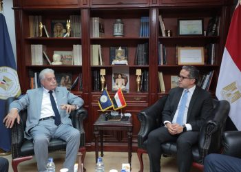 وزير السياحة يناقش مع محافظ جنوب سيناء التجهيزات والاستعدادات السياحية لاستضافة مصر لمؤتمر COP 27