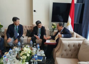وزير المالية يلتقي مع نائب مدير بنك اليابان للتعاون الدولى في شرم الشيخ