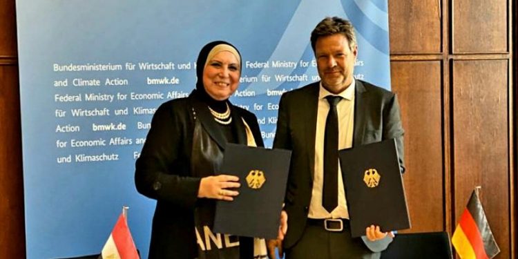 وزيرة الصناعة: مجموعة عمل مصریة ألمانیة لتقییم نتائج تنفیذ برنامج تدريب مديري الأعمال التنفيذيين