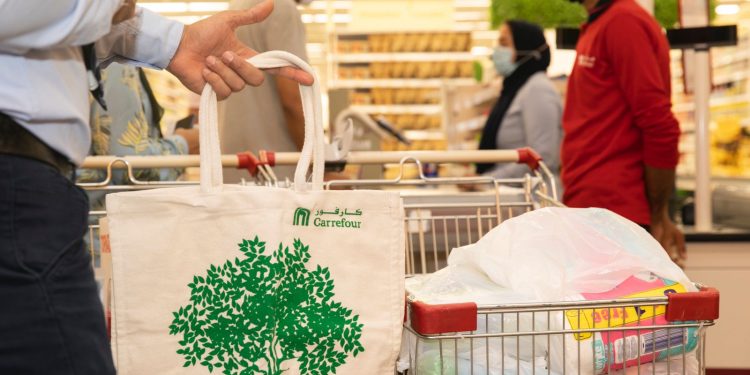 كارفور مصر تحتفل باليوم العالمي للحد من استخدام الأكياس البلاستيكية من خلال تزويد العملاء بأكياس بديلة صديقة للبيئة
