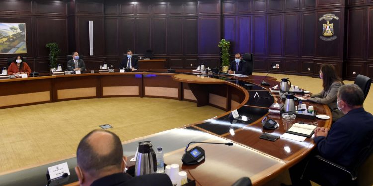 رئيس الوزراء يتابع تنفيذ برنامج الطروحات الحكومية في البورصة وصندوق مصر الفرعي للطروحات