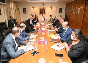 وزيرة الصناعة تبحث مع وزير قطاع الأعمال منظومة تداول الأقطان للموسم الجديد