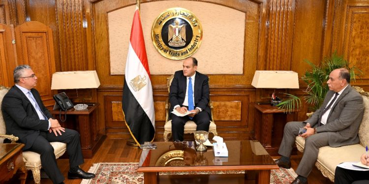 وزير التجارة : نستهدف تقديم المزيد من الحوافز والتيسيرات لكافة المشروعات الصناعية
