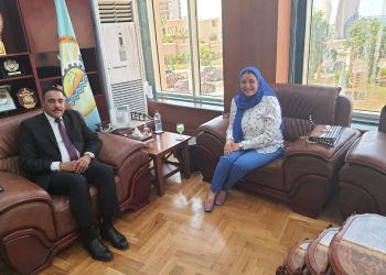 محافظ مطروح يبحث مع رئيسة "العربي لسيدات الأعمال" زيادة الصادرات وإقامة معرض دائم بسعر الجملة