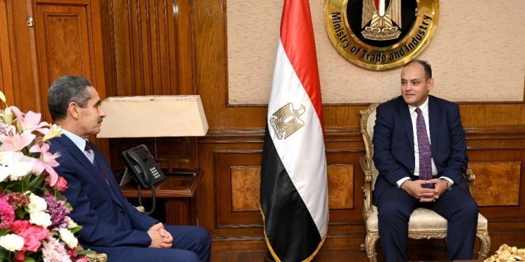 وزير التجارة يستقبل محافظ الغربية ويستعرضان منظومة التنمية الصناعية بالمحافظة