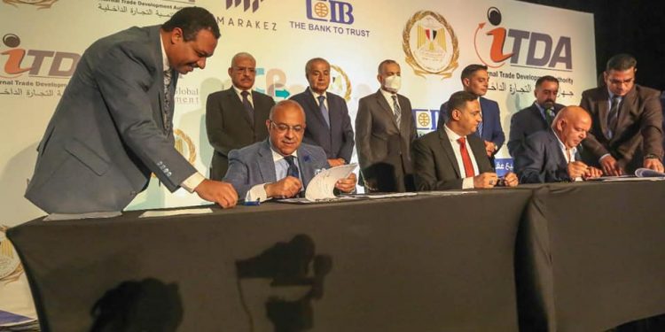 "التموين" توقع عقود إنشاء مناطق تجارية جديدة في 3 محافظات بإستثمارات 2.4 مليار جنيه