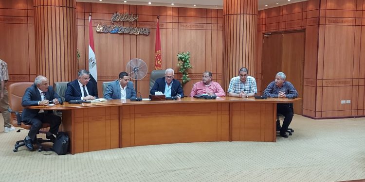 تضم 7 قطاعات .. محافظ بورسعيد يناقش مستجدات المبادرة الوطنية للمشروعات الخضراء