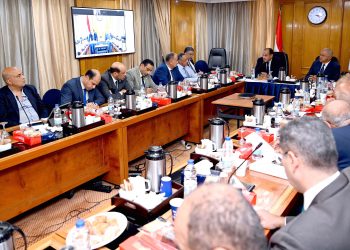 وزير الصناعة لـ “اتحاد الصناعات” : توجيهات للتنمية الصناعية بالإلتزام بمنح التراخيص فى المدد الزمنية المحددة بالقانون