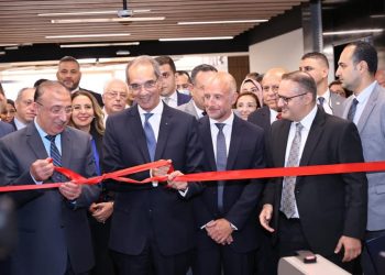 وزير الاتصالات يفتتح المقر الجديد لـ "فودافون للخدمات الدولية" في الإسكندرية
