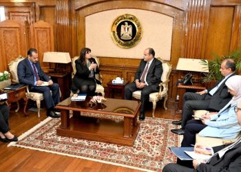 وزير الصناعة : إعداد قائمة بالفرص الإستثمارية المتاحة بالصناعة وربطها بتوجه الدولة لتعميق التصنيع المحلي