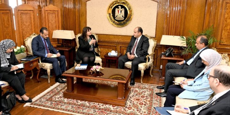 وزير الصناعة : إعداد قائمة بالفرص الإستثمارية المتاحة بالصناعة وربطها بتوجه الدولة لتعميق التصنيع المحلي