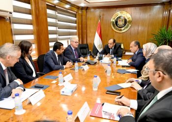 وزير الصناعة يبحث مع وفد اتحاد الغرف الألمانية التعاون في الطاقة الجديدة والمتجددة وإنتاج الهيدروجين