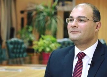 خبير إقتصادي يكشف حلاً سحرياً لعبور الأزمة العالمية