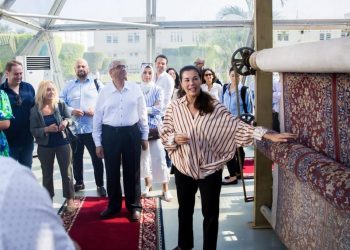 بالصور .. "النساجون الشرقيون" تستضيف كبار عملائِها من 12 دولة