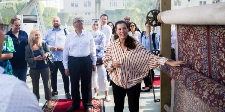 بالصور .. "النساجون الشرقيون" تستضيف كبار عملائِها من 12 دولة