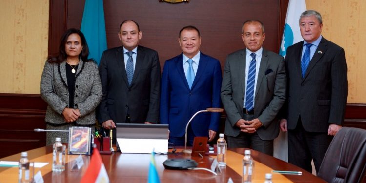 وزير الصناعة يبحث مع نظيره الكازاخستاني إمكانية اقامة منطقة صناعية كازاخية في مصر