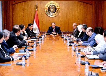 وزير الصناعة يبحث مع عدد من أعضاء مجلس النواب التحديات التى تواجه المستثمرين