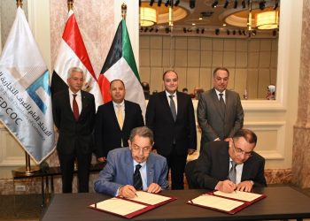 وزيرا الصناعة والمالية يشهدان توقيع بروتوكول تعاون بين اتحاد الغرف التجارية ونظيره الكويتى لتنمية التعاون الصناعى والتجارى