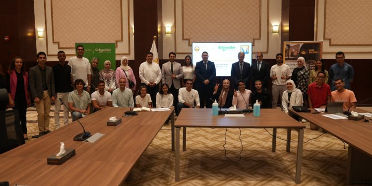 بالتعاون بين “شنايدر إلكتريك وجامعة الملك سلمان .. إنطلاق المرحلة نصف النهائية من مسابقة “التحدي الأخضر للاستدامة”