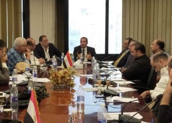 غرفة صناعة الجلود تتعاون مع “تنمية المشروعات” لتمويل وتقنين أوضاع مصانع وورش الأحذية