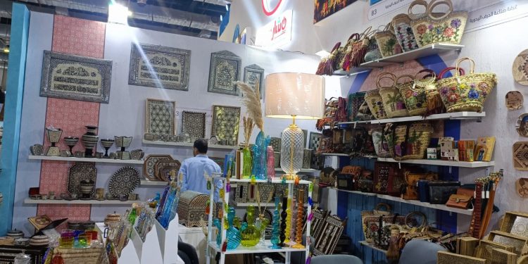 70 عارض يشاركون بجناح "الحرف اليدوية" بمعرض "تراثنا"