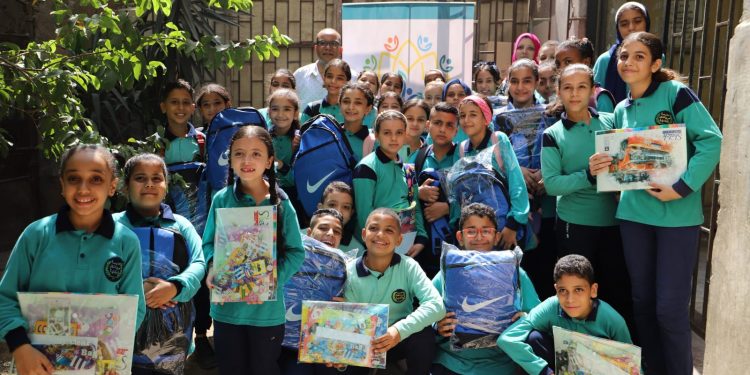 "المصري للتنمية والتعليم" تكرم الطلاب المتميزين في 3 مدارس حكومية