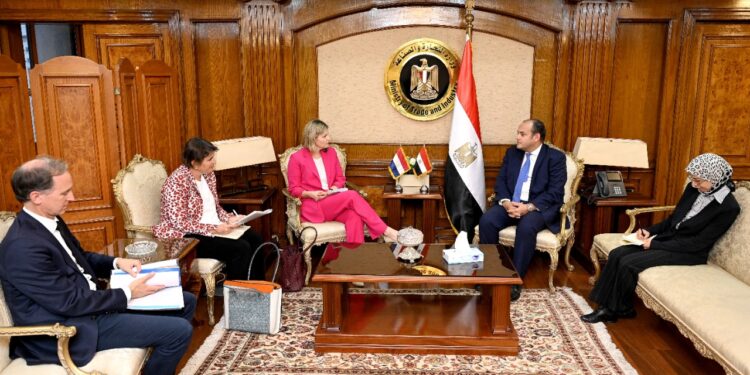 وزير الصناعة : 15.7% زيادة في حجم التبادل التجاري بين مصر وهولندا خلال العام الماضي