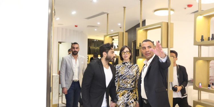 نجيب ساويرس وتامر حسني يشاركان في احتفالية افتتاح واحد من أكبر مشروعات التجميل في مصر