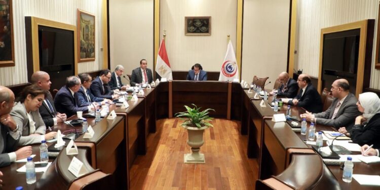 “وزير الصحة” يبحث مع “الرعاية الصحية” إنشاء كيان للسياحة العلاجية