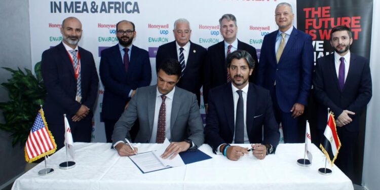 هانيويل توقع مذكرة تفاهم مع انفيرون أدابت لتطوير مجال إعادة تدوير البلاستيك