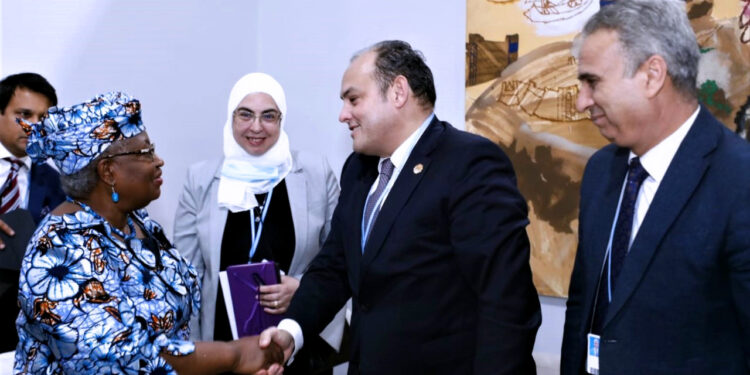 وزير الصناعة يبحث مع مدير عام منظمة التجارة العالمية تحديات أزمة الأمن الغذائى