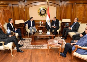 وزير الصناعة يبحث مع رئيس ” ديور ” الفرنسية خطط الشركة للتواجد بالسوق المصري