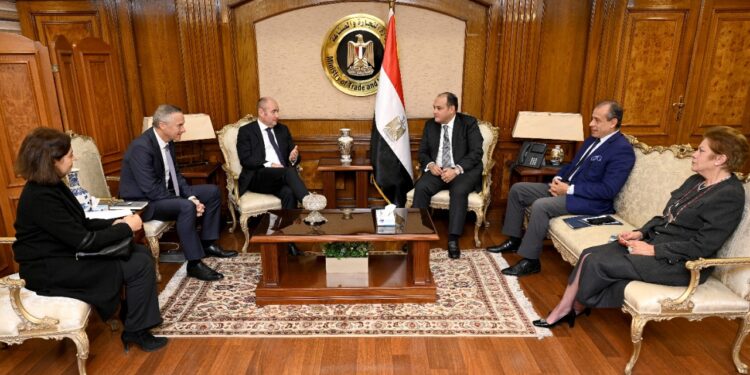 وزير الصناعة يبحث مع هيئة معارض دوسلدورف الألمانية سبل تعزيز التعاون المشترك بين الجانبين خلال المرحلة المقبلة