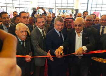بمشاركة 75 شركة .. رئيس هيئة التنمية الصناعية يفتتح معرض القاهرة الدولي للجلود في دورته الـ 17