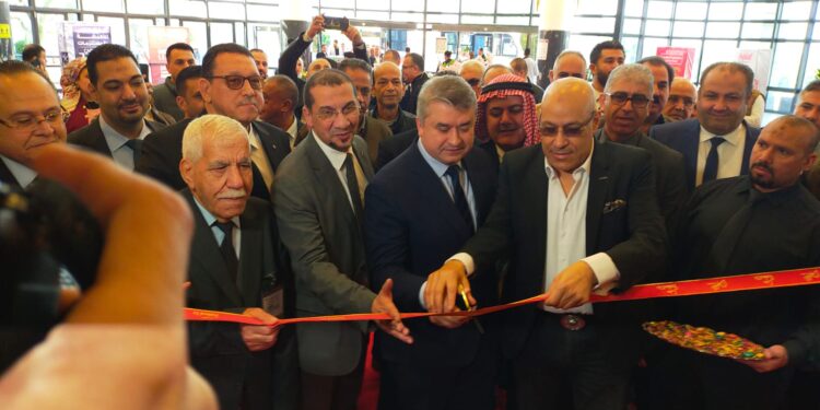 بمشاركة 75 شركة .. رئيس هيئة التنمية الصناعية يفتتح معرض القاهرة الدولي للجلود في دورته الـ 17
