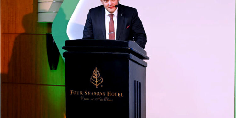 وزير الصناعة : دور محوري للتكنولوجيا وعمليات التحول الرقمي في تعزيز القدرات التنافسية للقطاعات الانتاجية