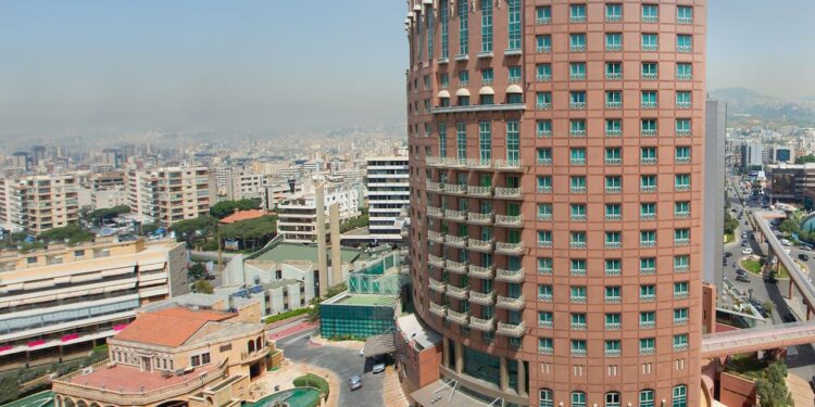 يضم 185 غرفة .. فندق هيلتون بيروت متروبوليتان بالاس يعود للعمل