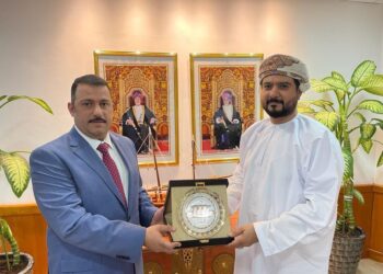 وزير الصناعة العُماني يُكرم «الجلاد» لجهوده في تعزيز التعاون بين مصر والسلطنة