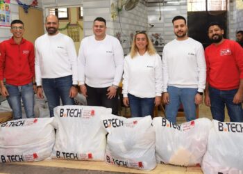 "بى تك" تتعاون مع بنك الكساء في توزيع البطاطين والملابس على الأسر المستحقة بالصعيد