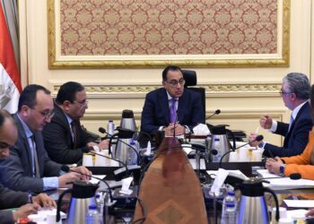 مدبولي يستعرض الموقف التنفيذي للمشروعات باقتصادية قناة السويس