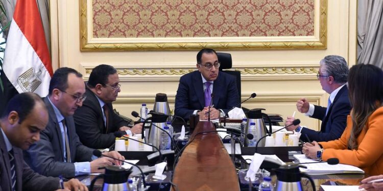 مدبولي يستعرض الموقف التنفيذي للمشروعات باقتصادية قناة السويس