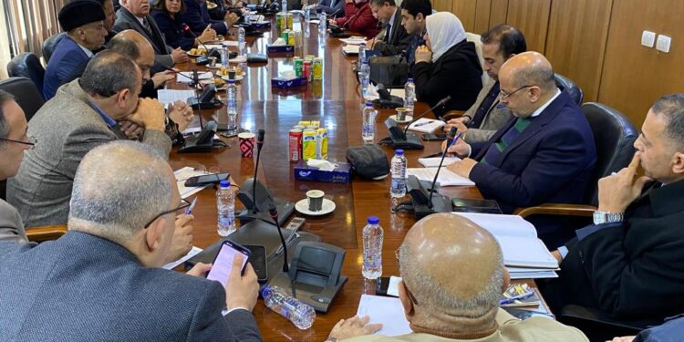 الفوطي يطالب بالتعاون بين "الصناعة" و "المالية" و "قطاع الأعمال" لحل مشكلات الصناعات النسيجية