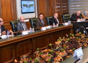 وزير الطيران يبحث مع ممثلي شركات الطيران الخاصة آليات تعزيز دور القطاع الخاص في منظومة النقل الجوي