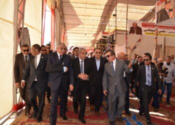 بالصور .. وزير التموين يفتتح أكبر معرض لمكافحة الغلاء في العاشر من رمضان
